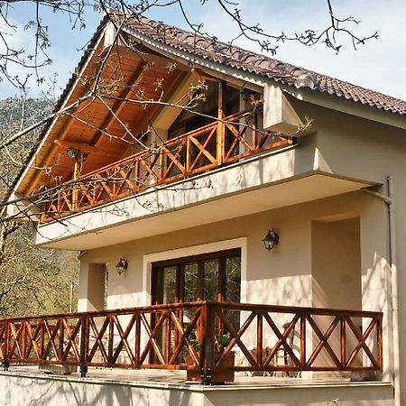 Chalet Coquelicot Kalavryta Buitenkant foto