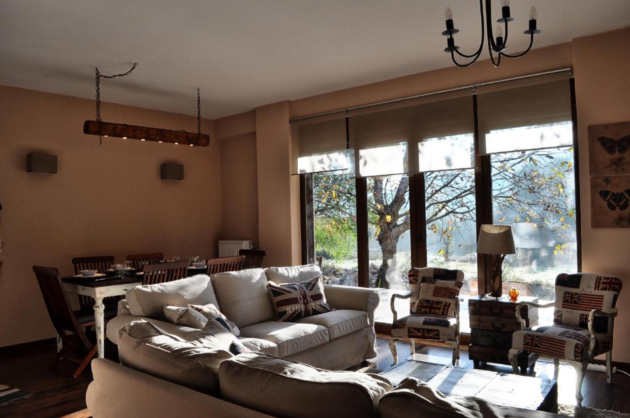 Chalet Coquelicot Kalavryta Buitenkant foto