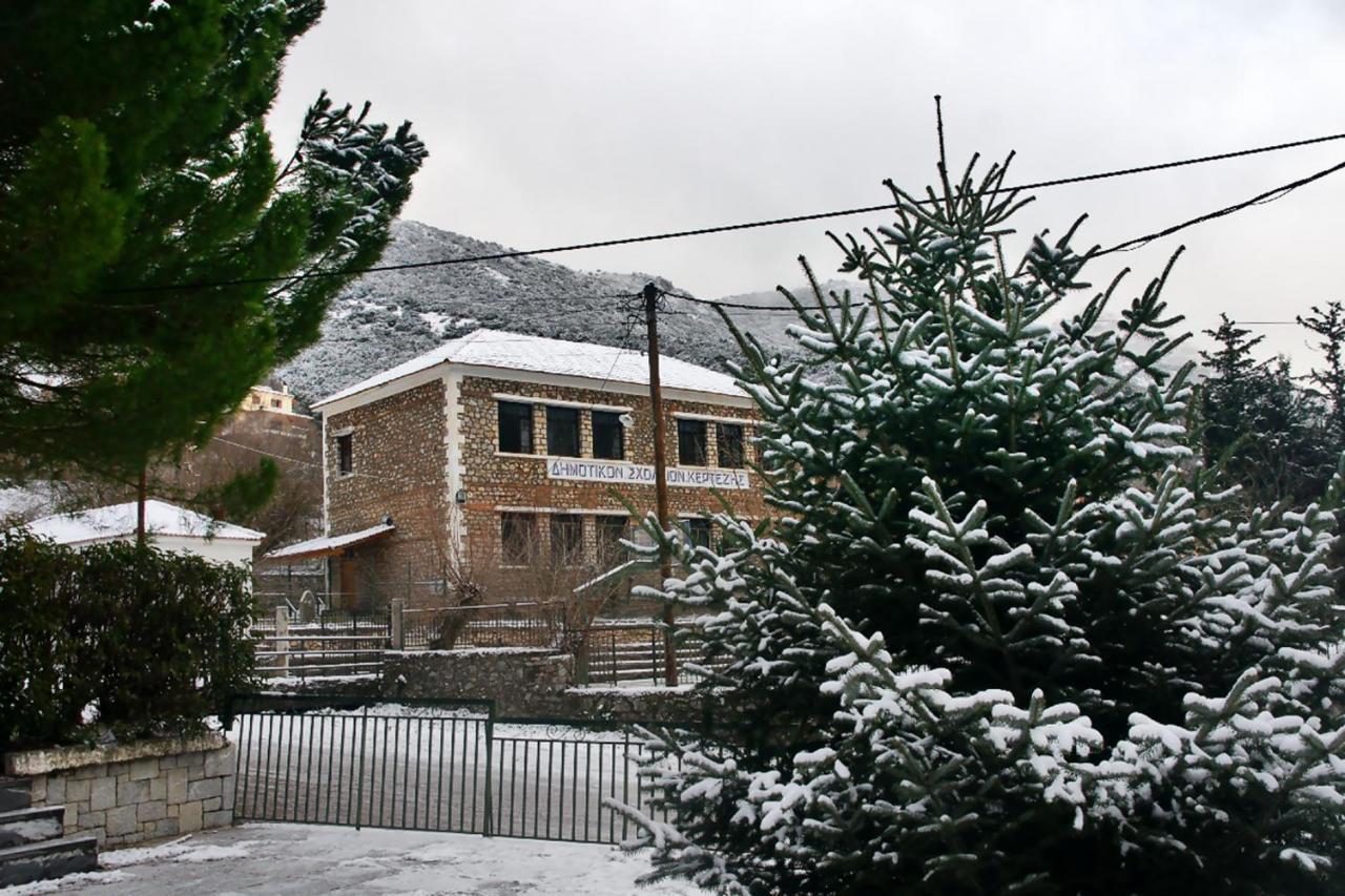 Chalet Coquelicot Kalavryta Buitenkant foto