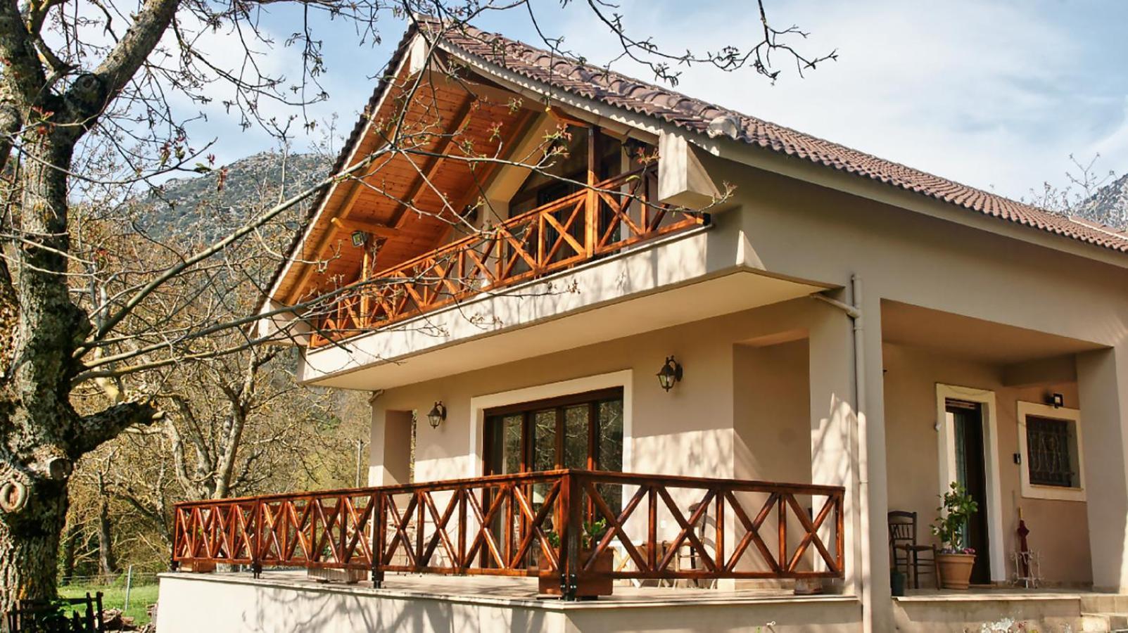 Chalet Coquelicot Kalavryta Buitenkant foto